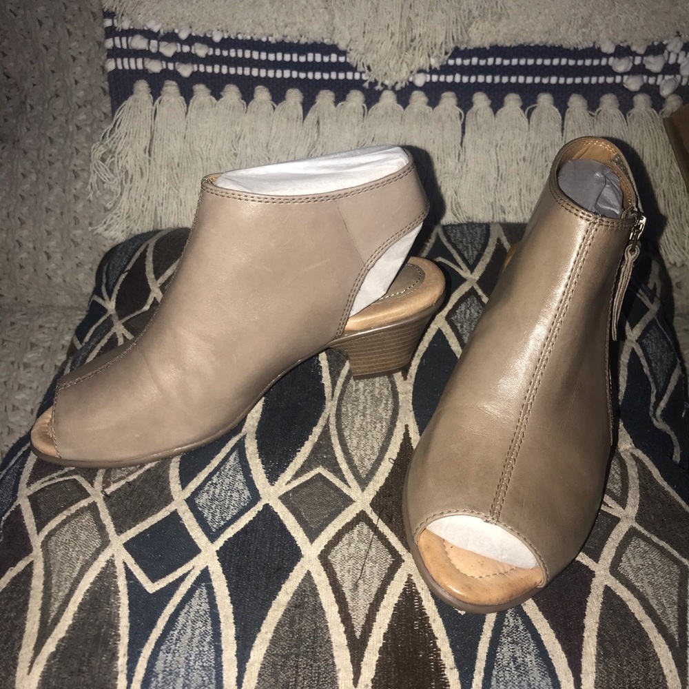 EARTH KRISTY BOOTIES